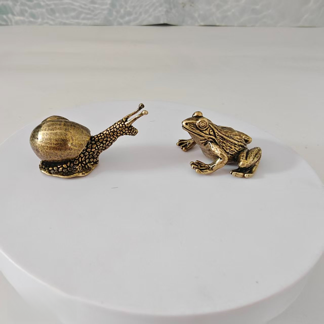 Aquarium Fish Guppy - 2 pieces of brass frog and